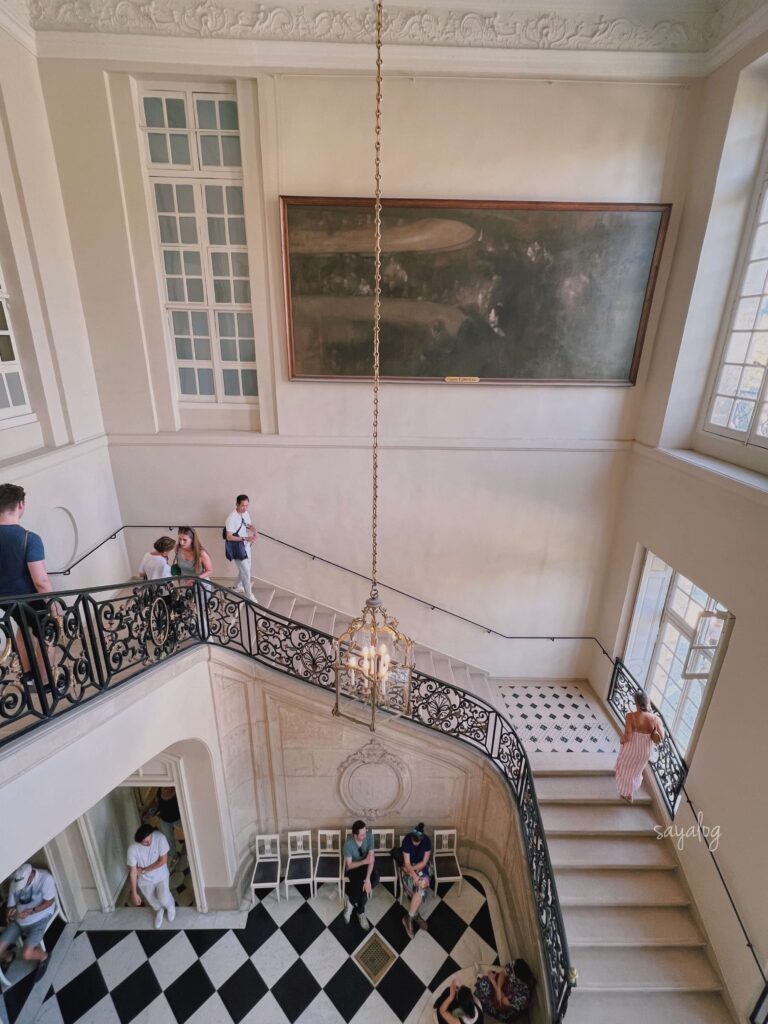 パリのロダン美術館の館内